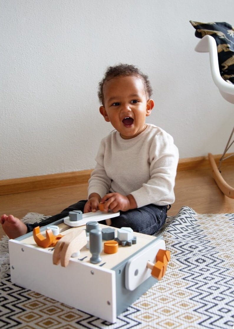 Table d'établi jouet en bois | Tryco | Laser personnalisé avec le nom de l'enfant ou du bébé | 1er cadeau d'anniversaire Montessori Facile