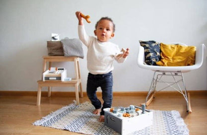 Table d'établi jouet en bois | Tryco | Laser personnalisé avec le nom de l'enfant ou du bébé | 1er cadeau d'anniversaire Montessori Facile 